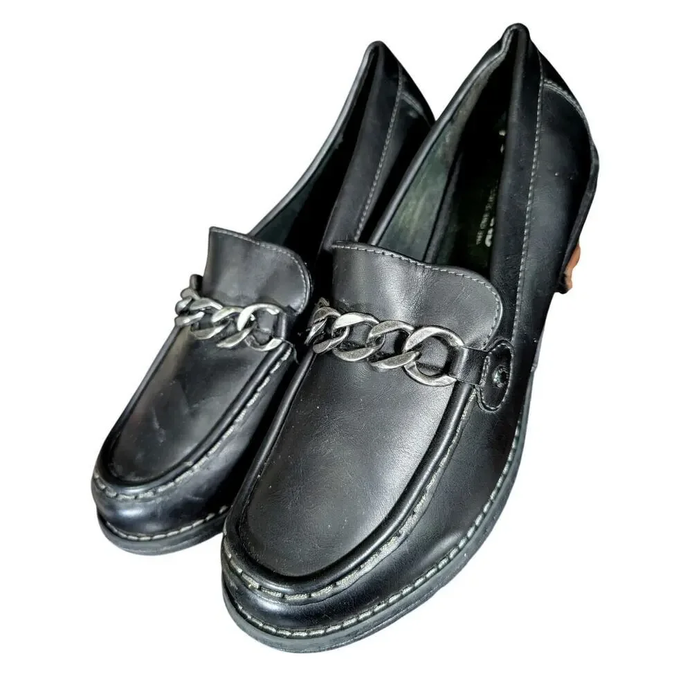 EASTLAND! BLACK GENUINE LEATHER STACKED HEEL, FRONT CHAIN, HEELED LOAFERS! 9.5M